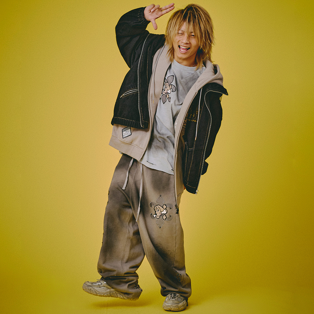 [予約品]【11月末頃までにお届け予定】ぼろぼろロゴ百合の紋スウェットパンツ 153082