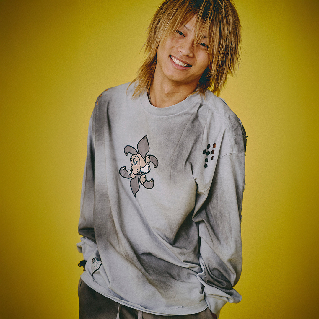 [予約品]【11月末頃までにお届け予定】ぼろぼろロゴ百合の紋ロンT 153081