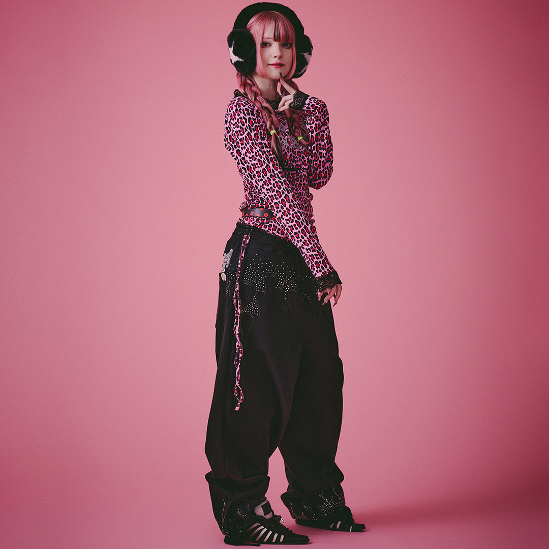 [予約品]【2月上旬頃までにお届け予定】ファイヤーピカピカスウェットパンツ 161042